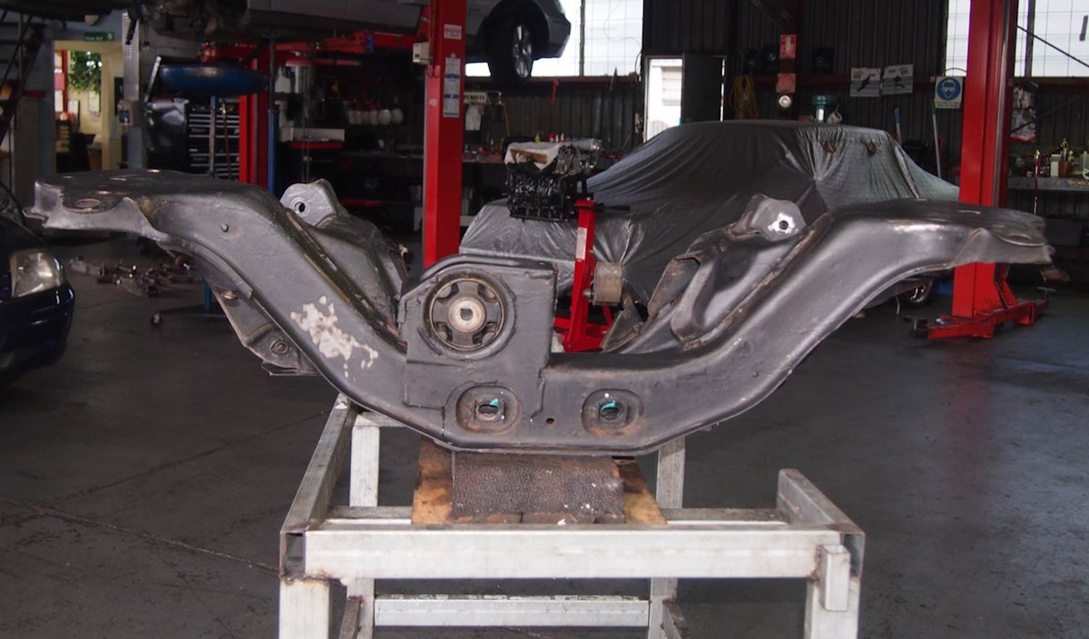 7. cradle - the big bush is the rear diff mount